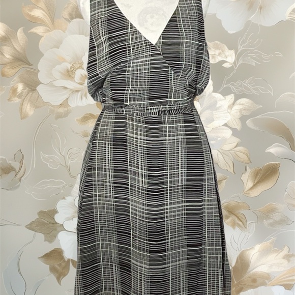 Andeawy Lady’s‎ Blc/Wht Sz M Dress. New Without a Tag Wanted To Ware but didn’t. - Picture 4 of 11